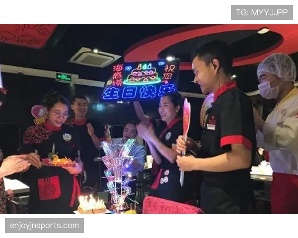 费钰婷训练完直接啃鸡腿？这自律人设崩得也太真实了