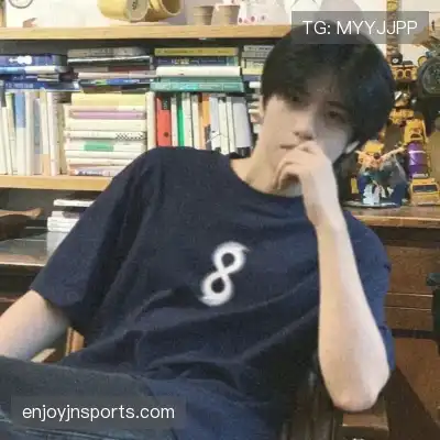 葛昀